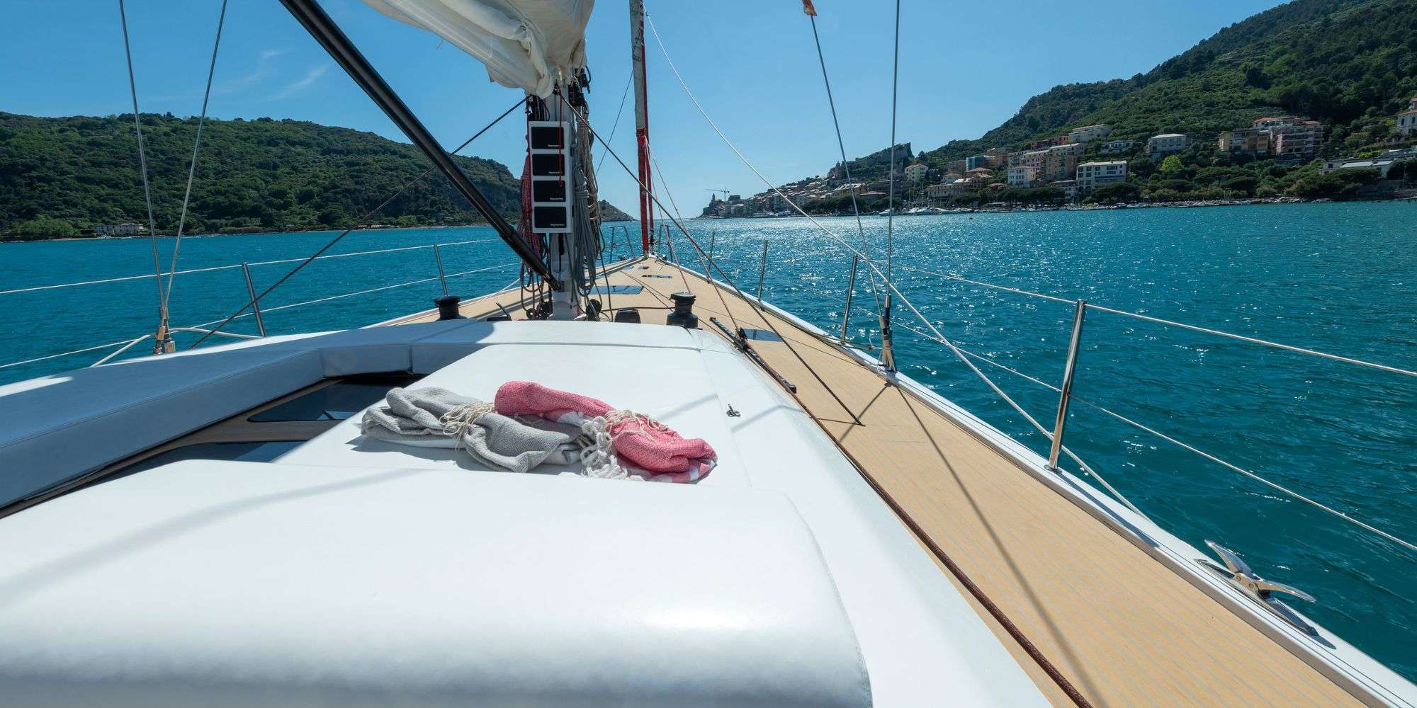 Crewed Sailing Yacht PURA FOLLIA photo 4
