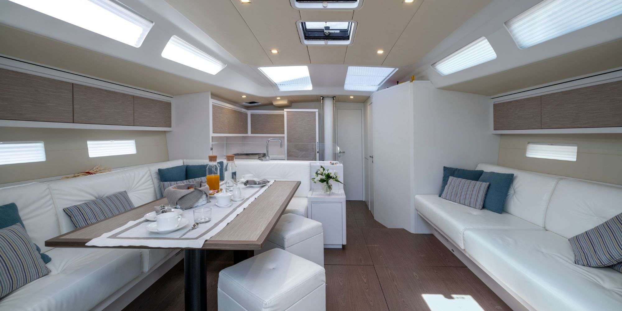 Crewed Sailing Yacht PURA FOLLIA photo 7