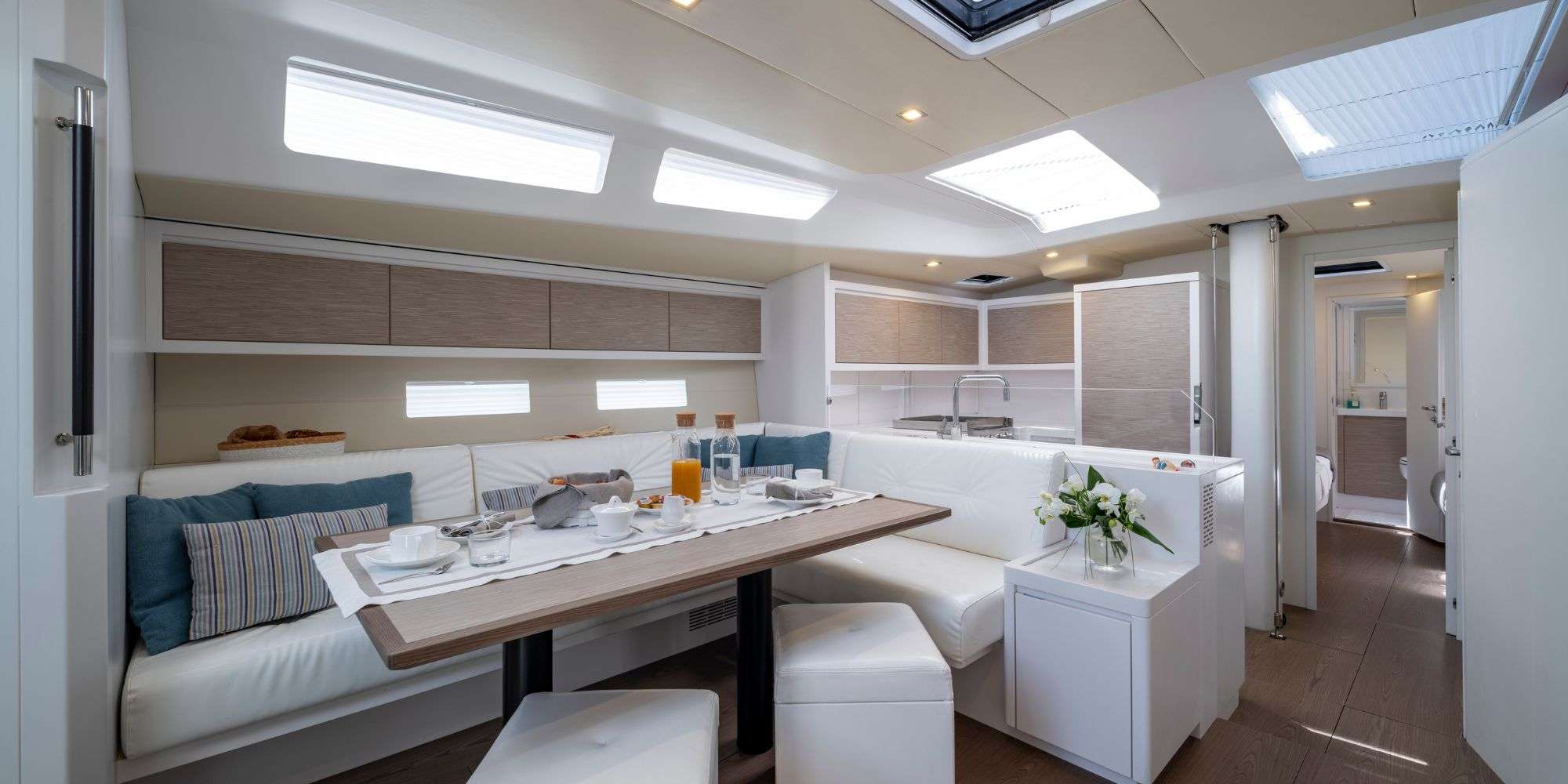 Crewed Sailing Yacht PURA FOLLIA photo 8