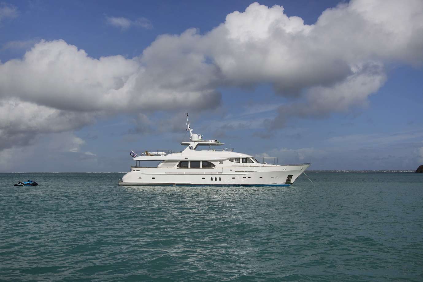 Luxury Crewed Motor Yacht PURA VIDA