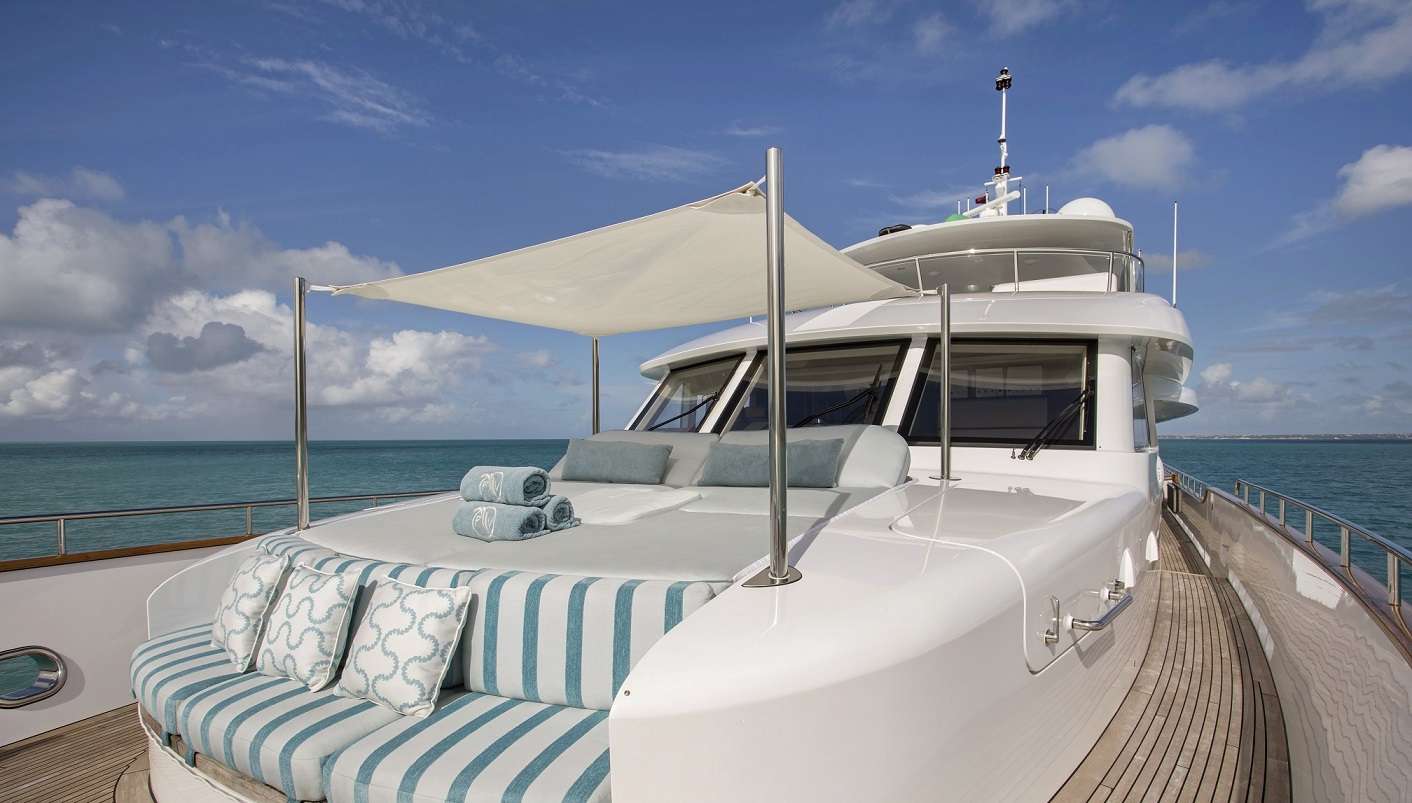Luxury Crewed Motor Yacht PURA VIDA photo 3