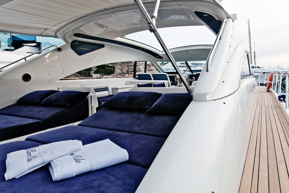 Crewed Motor Yacht PURA VIDA photo 4