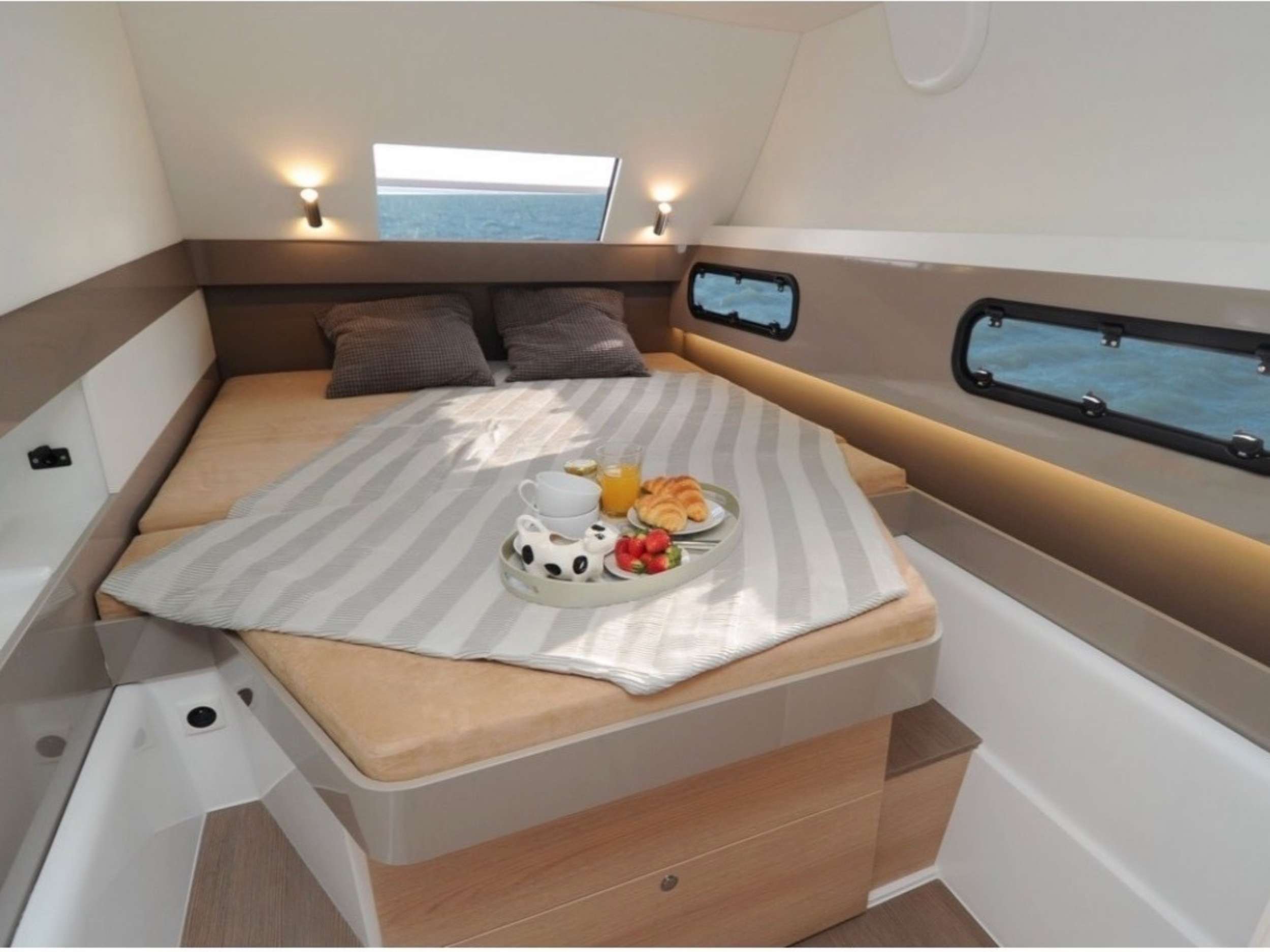 Crewed Catamaran PURPUS photo 5