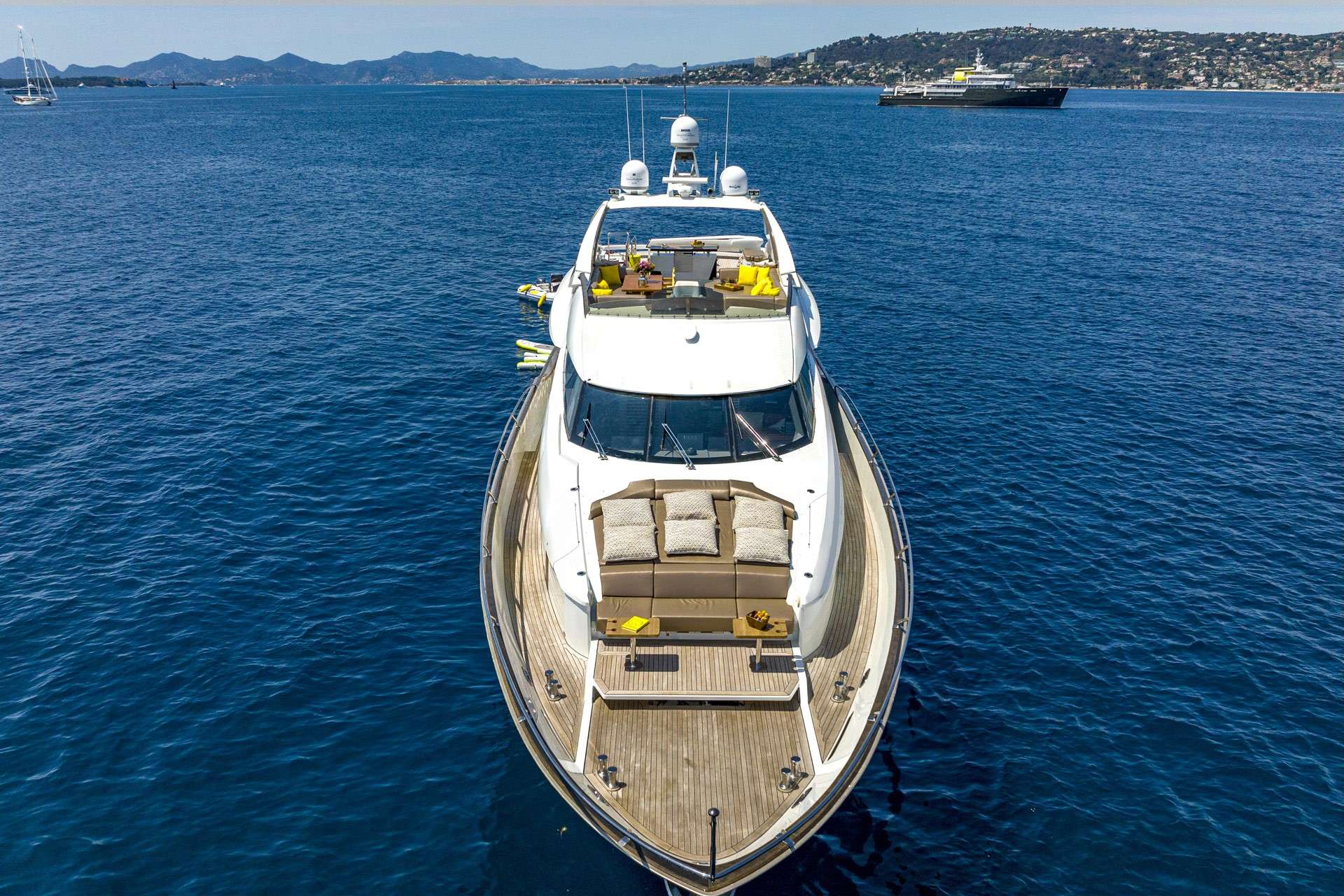 Crewed Motor Yacht QUANTUM photo 3