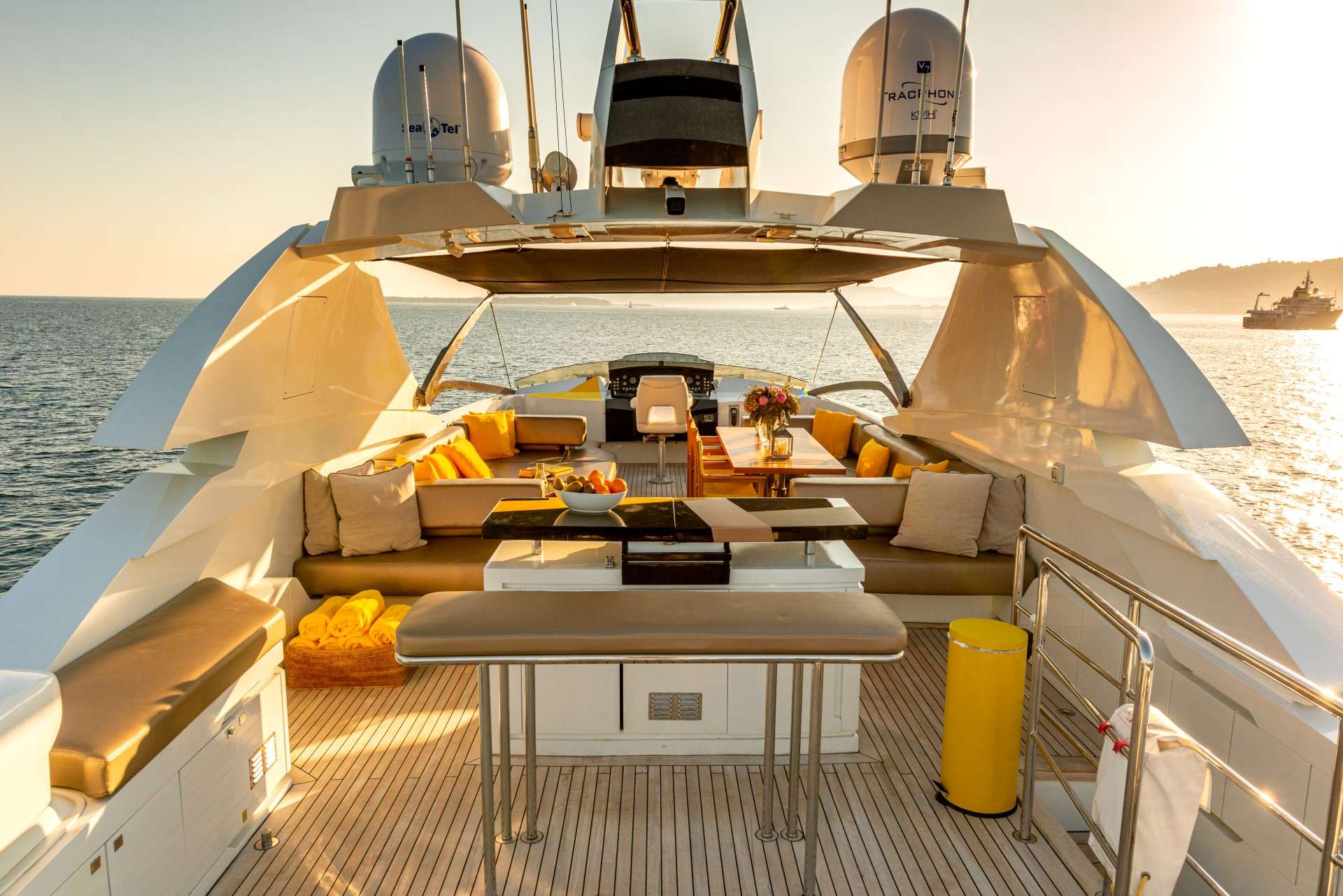 Crewed Motor Yacht QUANTUM photo 5