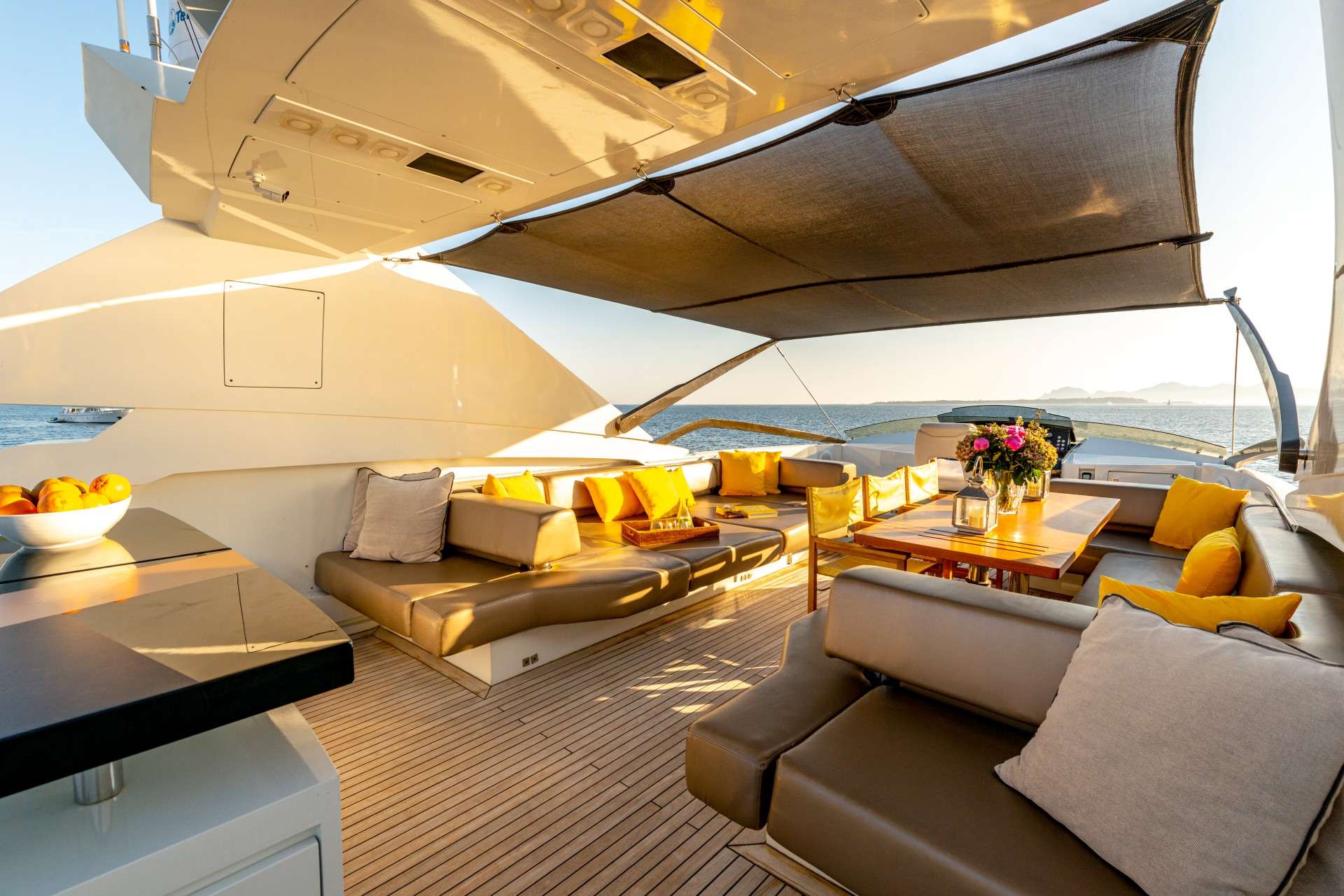 Crewed Motor Yacht QUANTUM photo 6