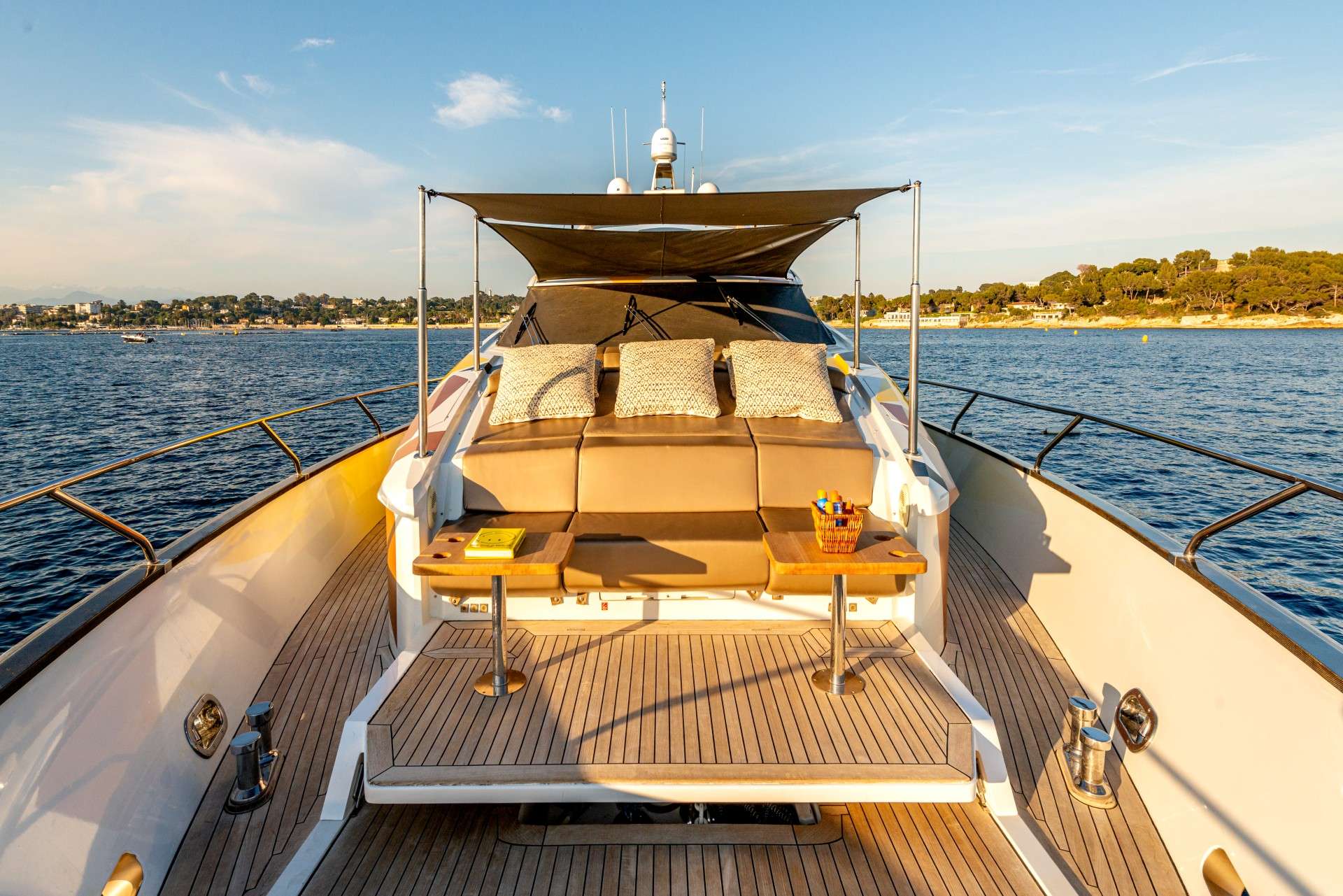 Crewed Motor Yacht QUANTUM photo 8