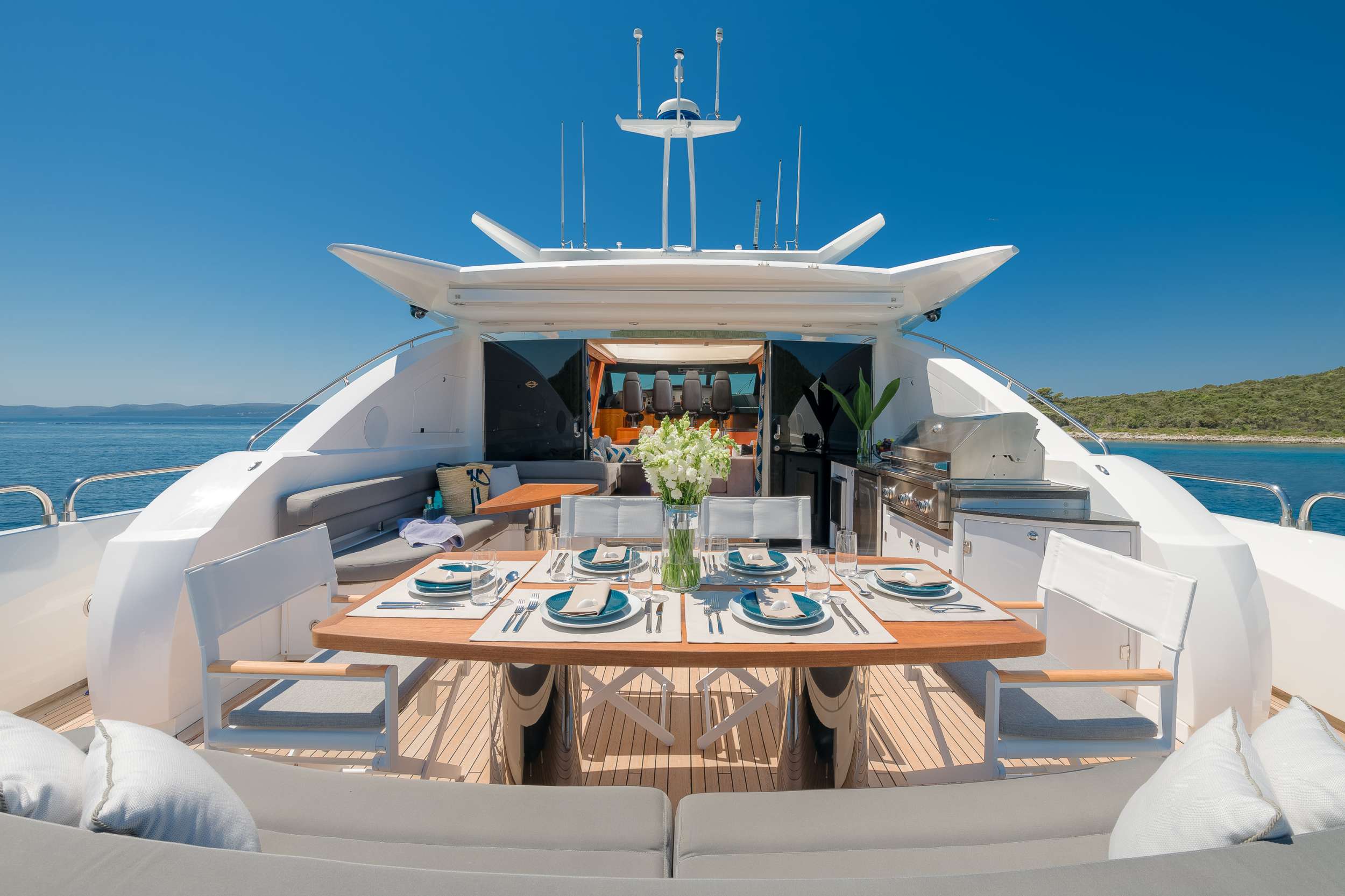 Crewed Motor Yacht QUANTUM photo 6