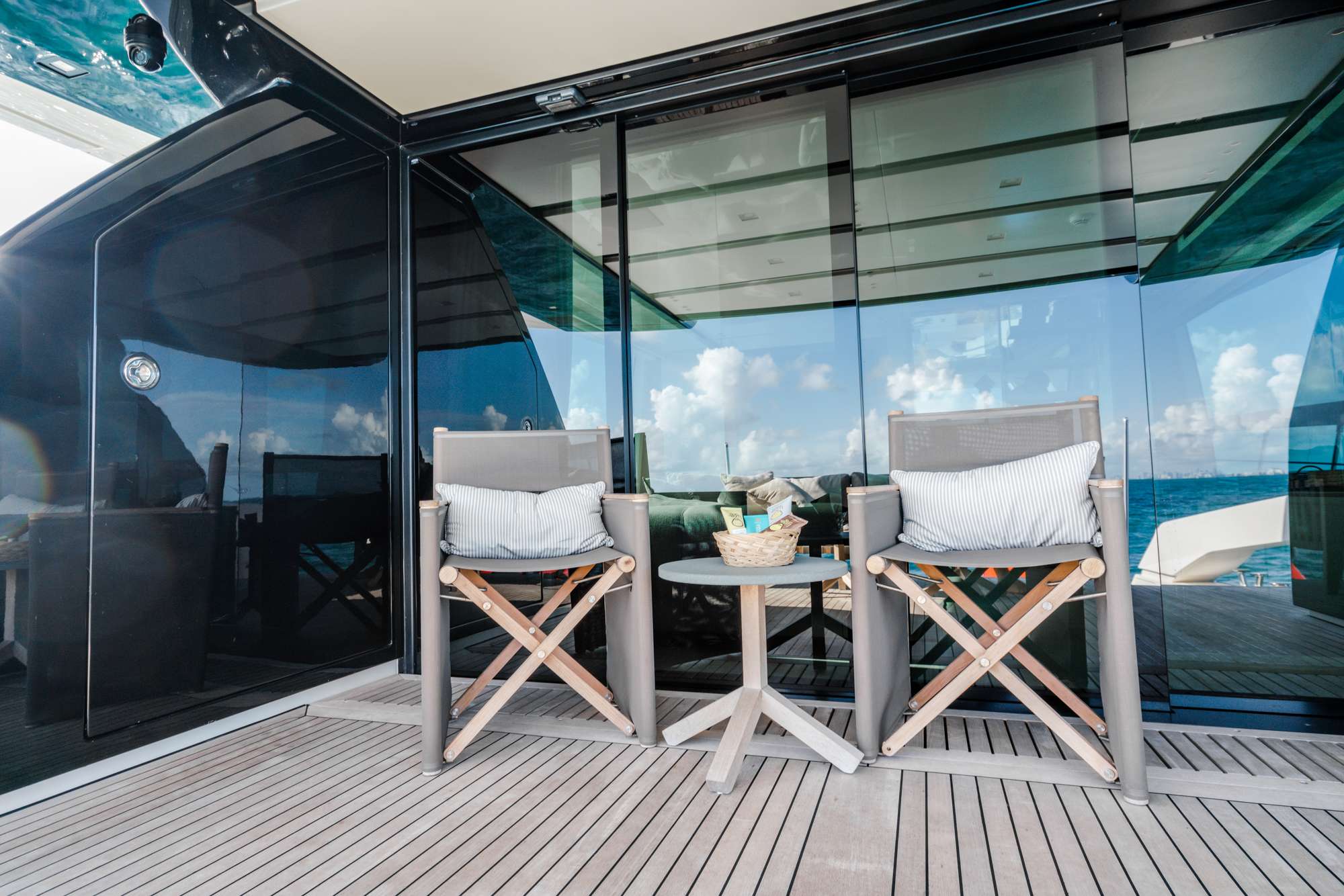 Crewed Motor Yacht QUARANTENA photo 5