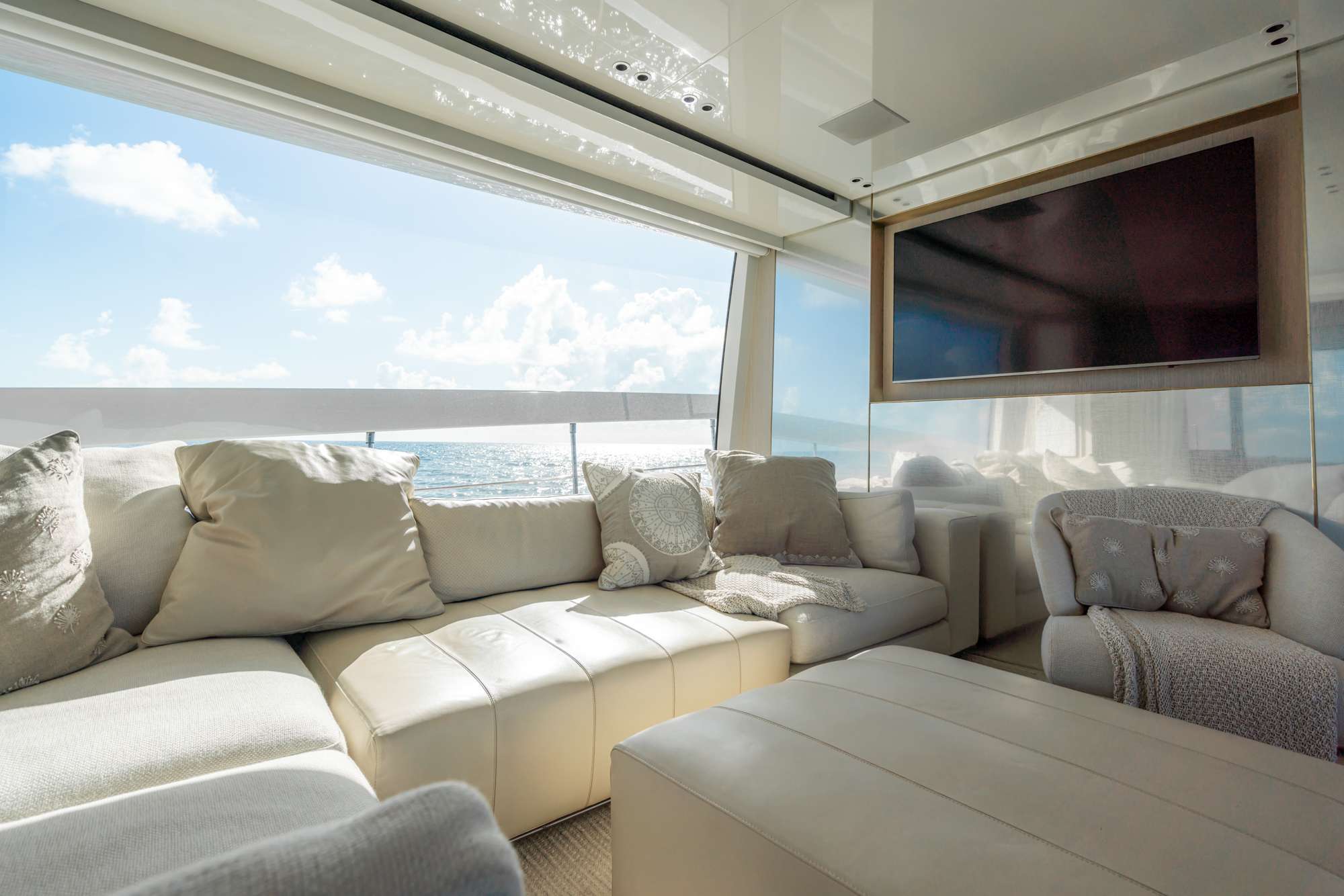 Crewed Motor Yacht QUARANTENA photo 7