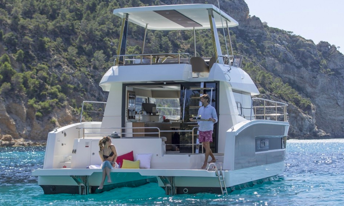 Bareboat Power Catamaran Fountaine Pajot MY 37 Quatuor photo 4