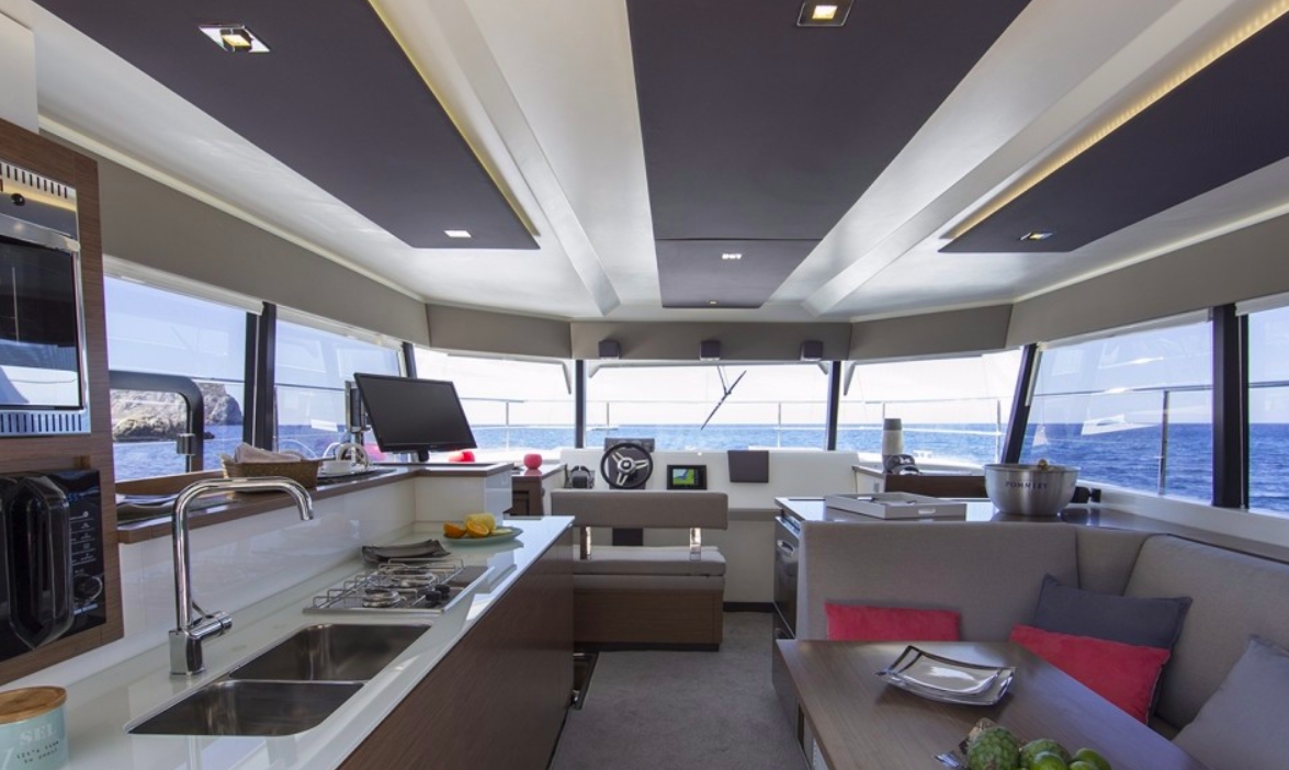 Bareboat Power Catamaran Fountaine Pajot MY 37 Quatuor photo 5