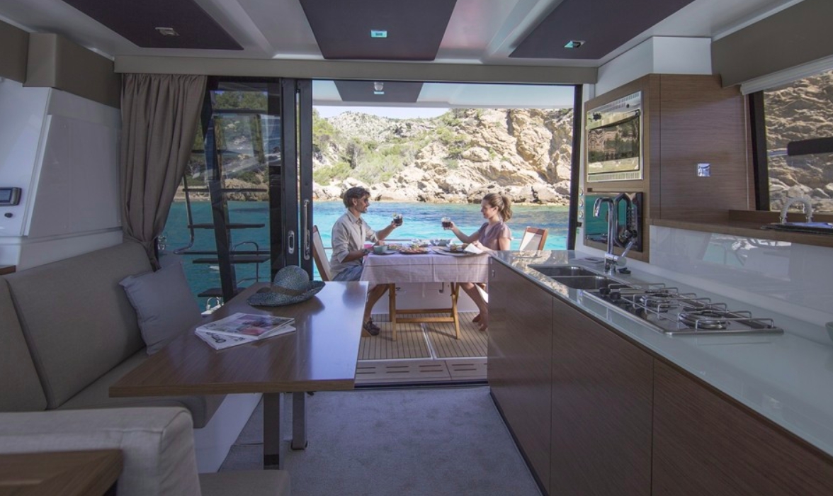 Bareboat Power Catamaran Fountaine Pajot MY 37 Quatuor photo 6