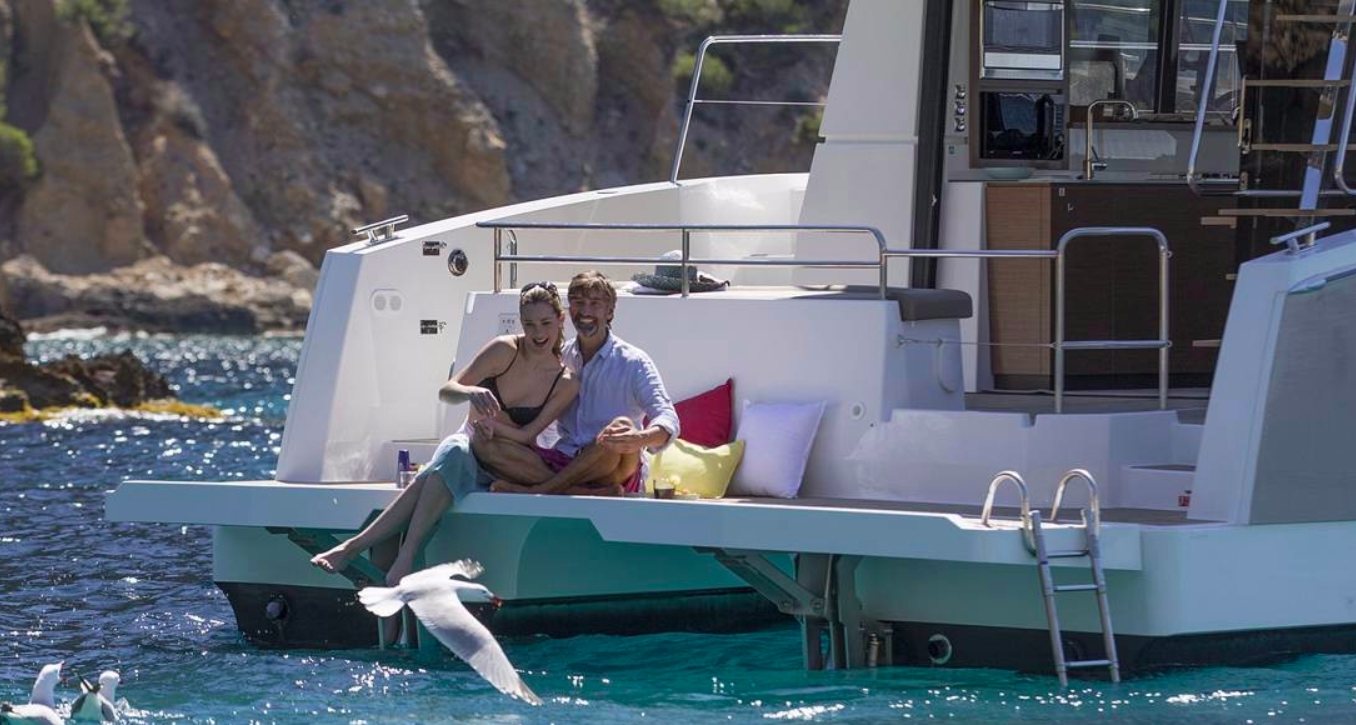 Bareboat Power Catamaran Fountaine Pajot MY 37 Quatuor photo 7