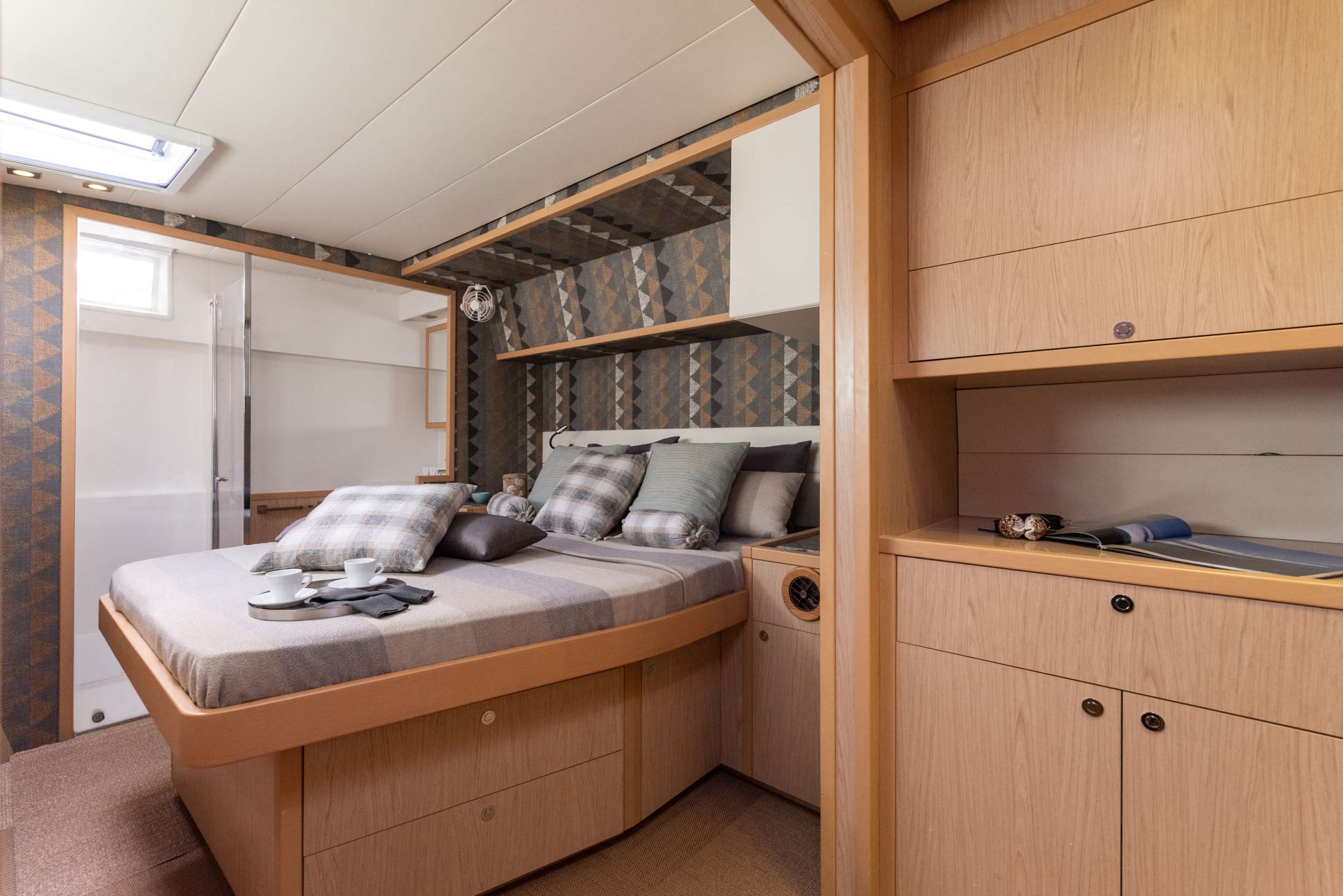 Crewed Catamaran QUEEN OF DIAMONDS photo 7