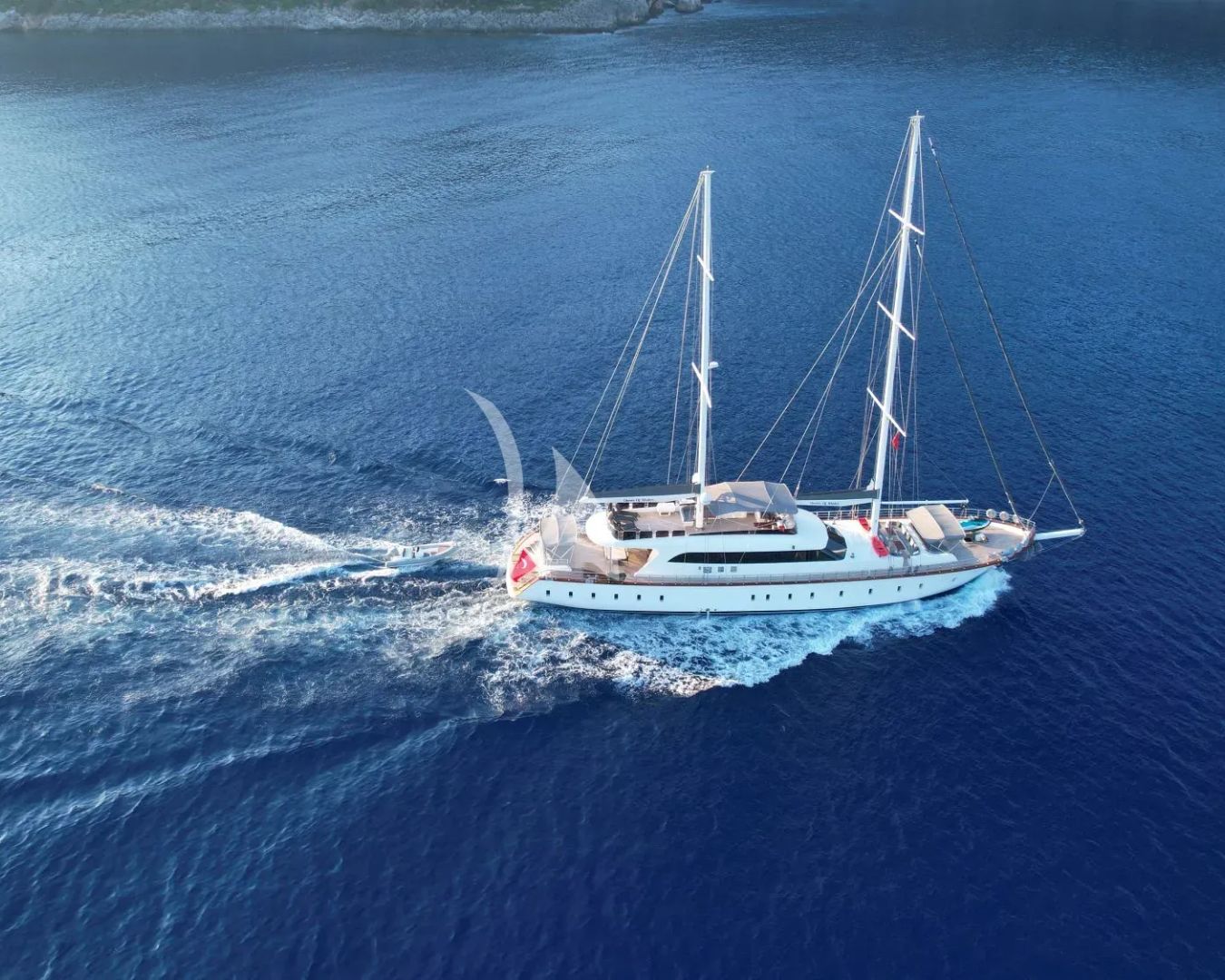 Luxury Crewed Sailing Yacht QUEEN OF MAKRI photo 3