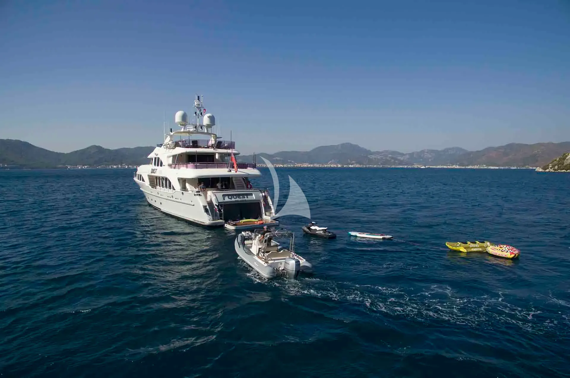 Luxury Crewed Motor Yacht QUEST R photo 4