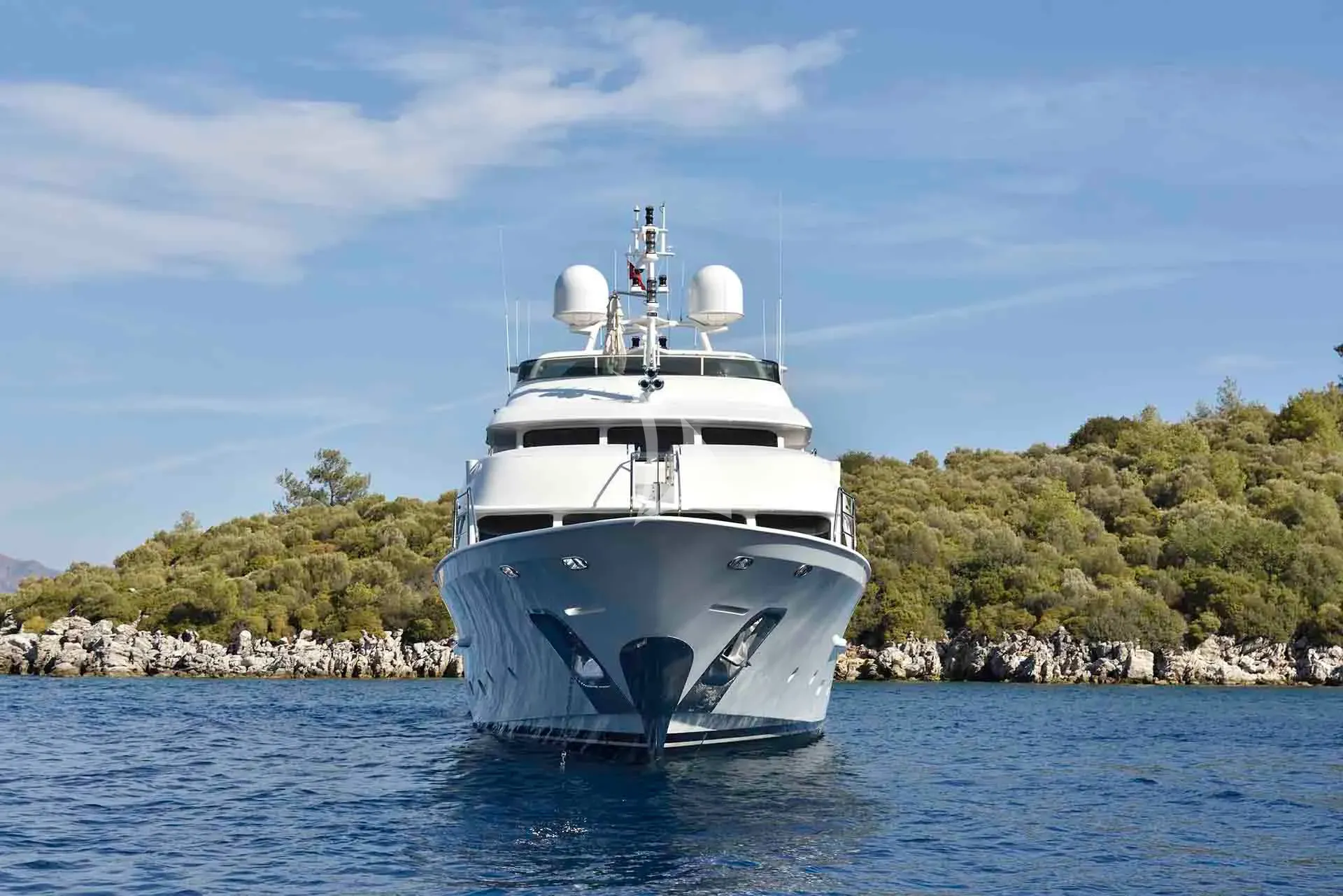 Luxury Crewed Motor Yacht QUEST R photo 6