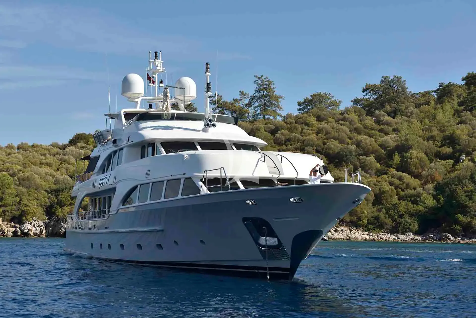 Luxury Crewed Motor Yacht QUEST R photo 7