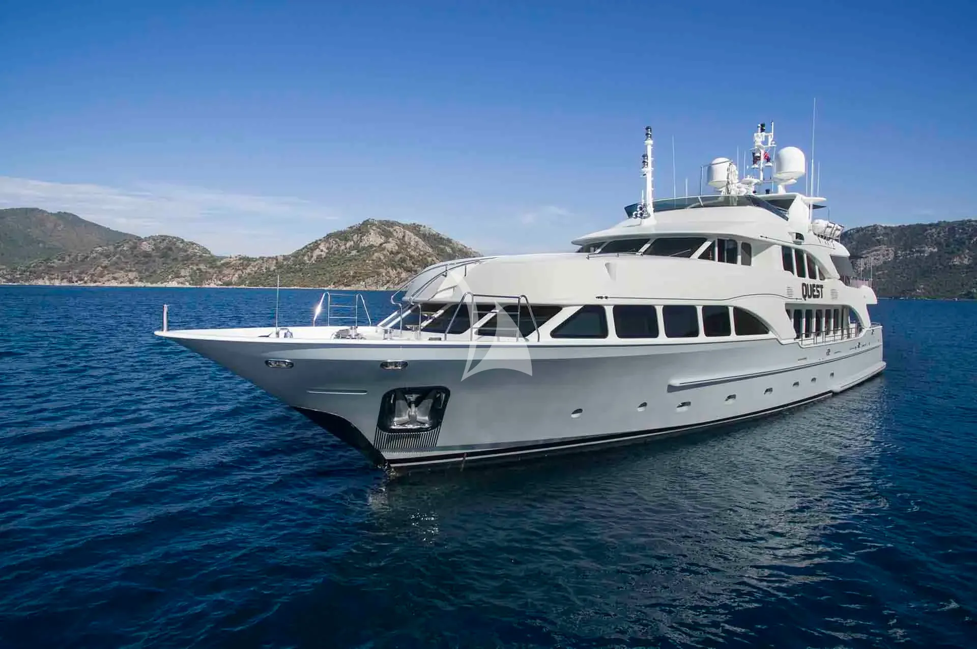Luxury Crewed Motor Yacht QUEST R photo 8