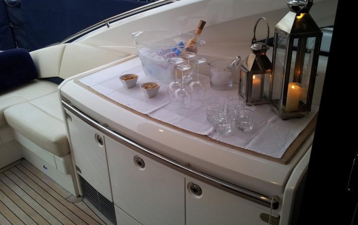 Crewed Motor Yacht R&B photo 7