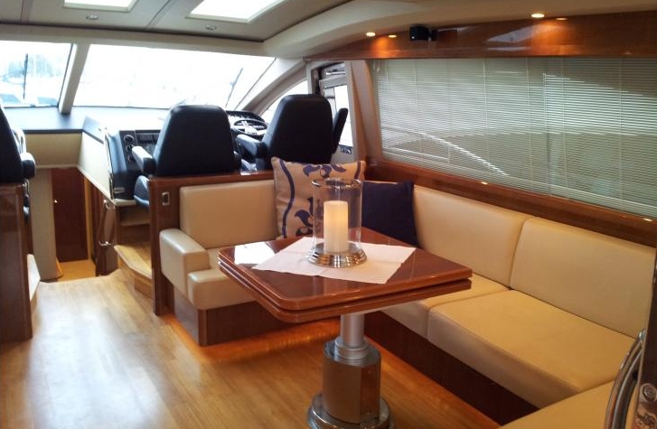 Crewed Motor Yacht R&B photo 8