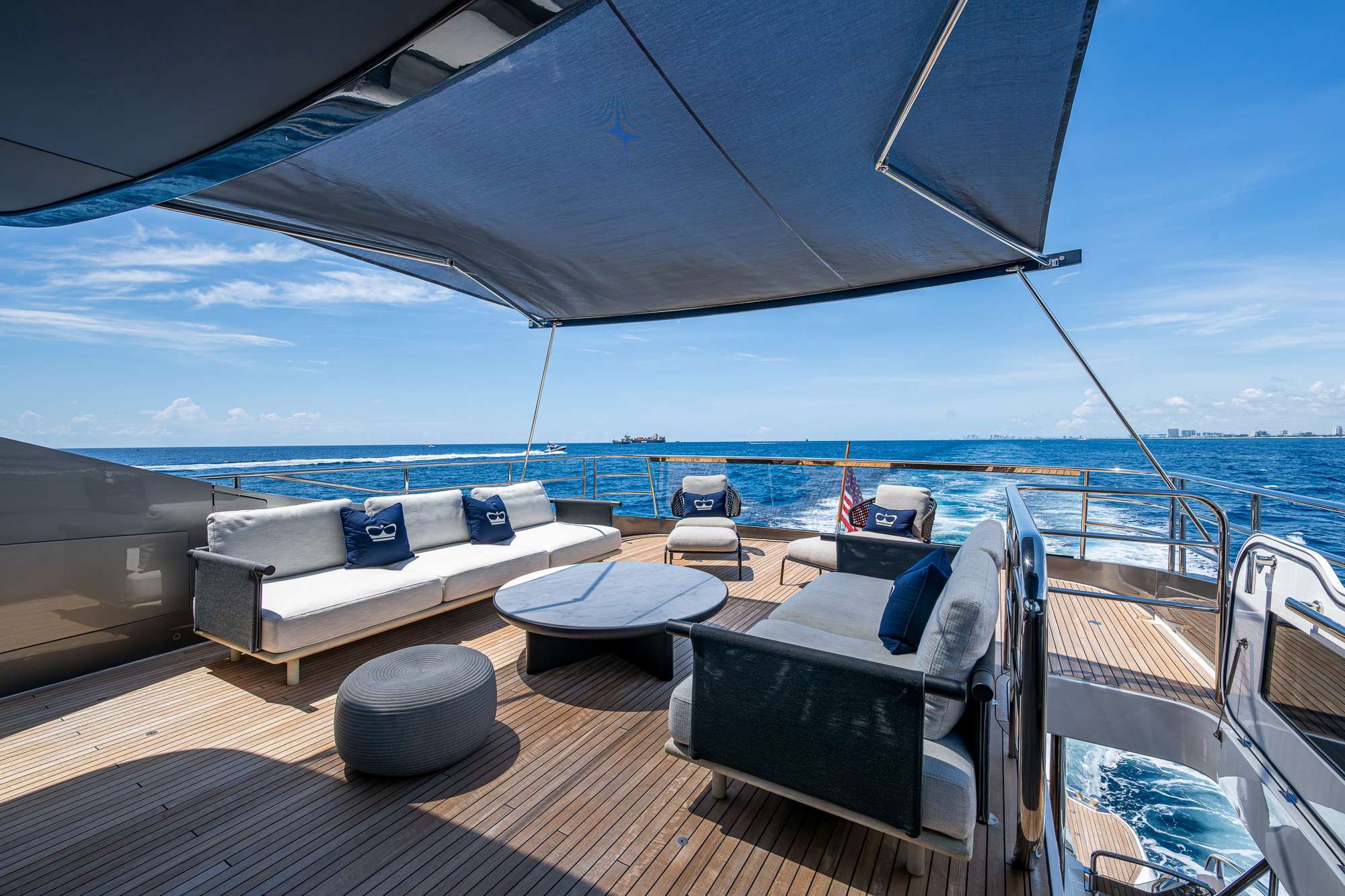 Luxury Crewed Motor Yacht R&R photo 5