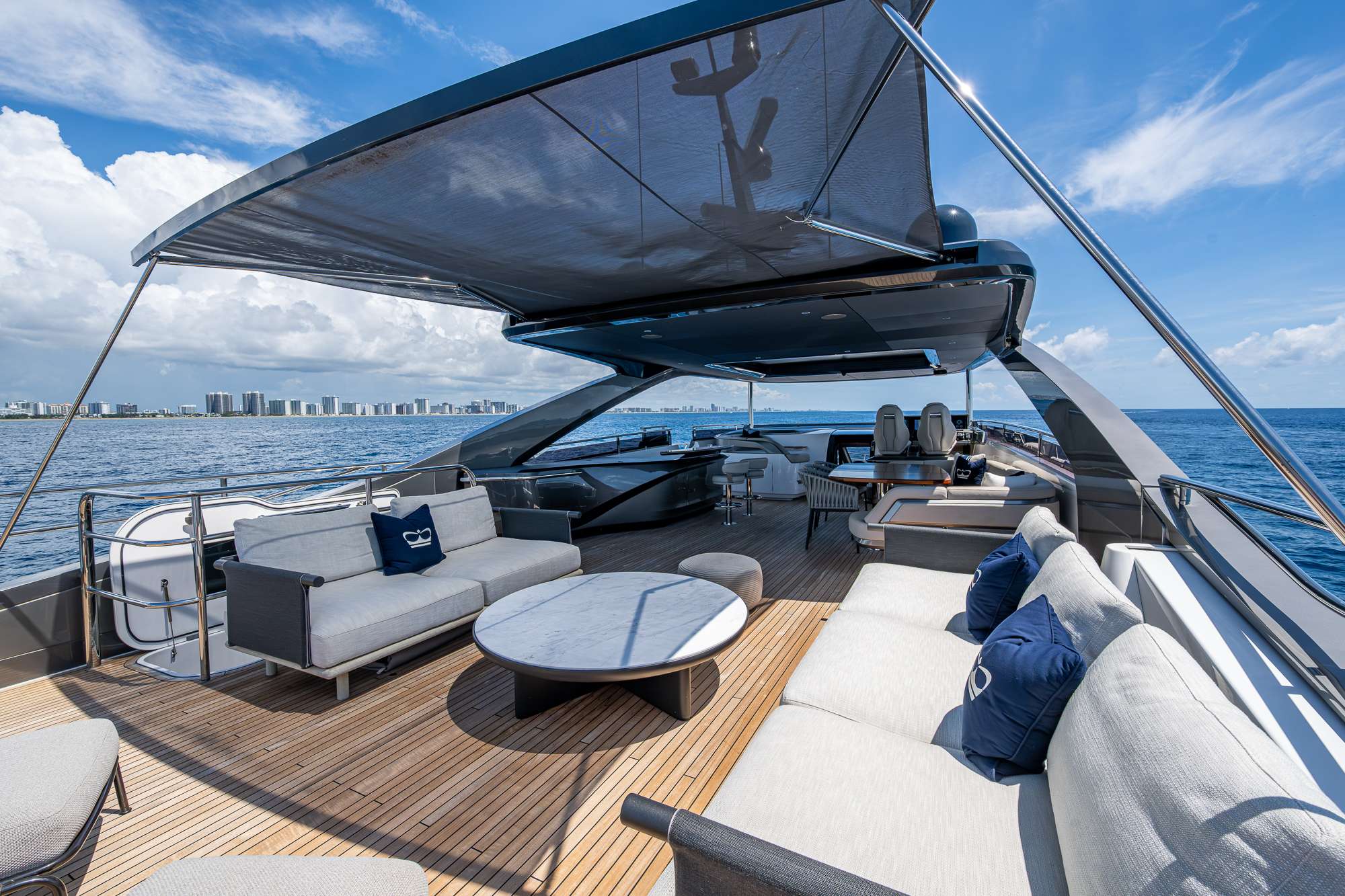 Luxury Crewed Motor Yacht R&R photo 6