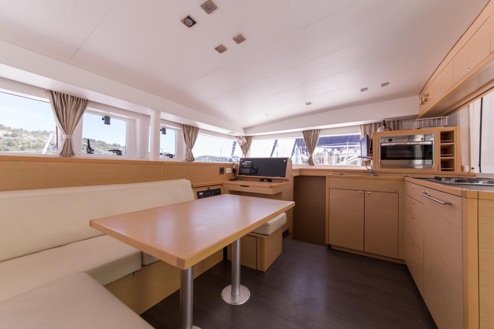 Bareboat Catamaran RAPALA photo 4