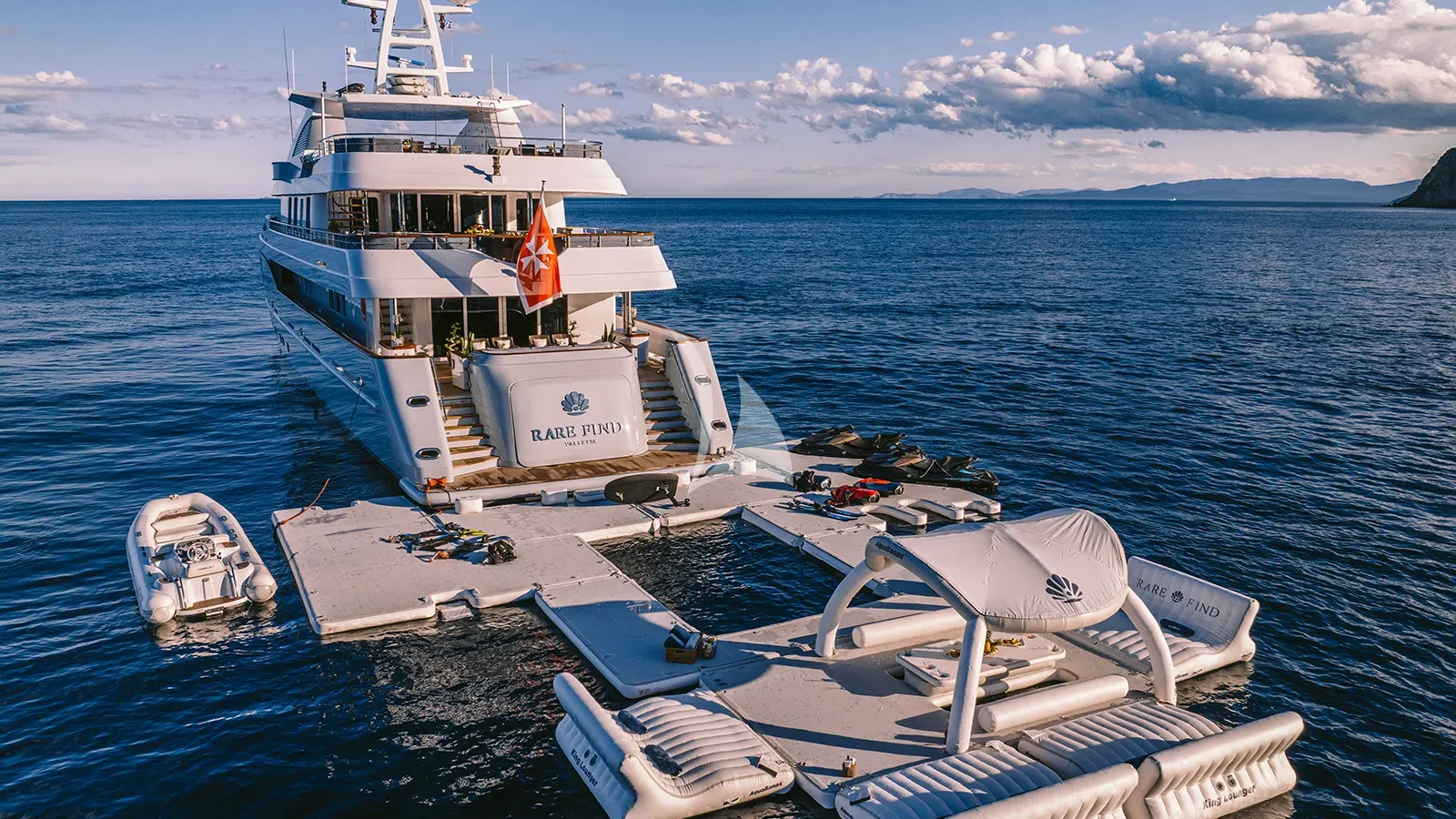 Luxury Crewed Motor Yacht RARE FIND photo 8