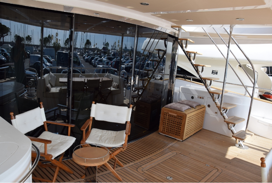 Luxury Crewed Motor Yacht RAY III photo 3