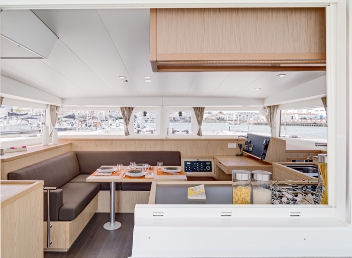 Bareboat Catamaran RAYVES photo 3