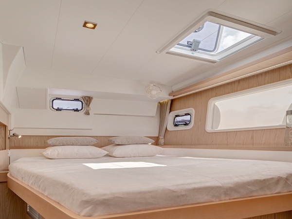 Bareboat Catamaran RAYVES photo 4