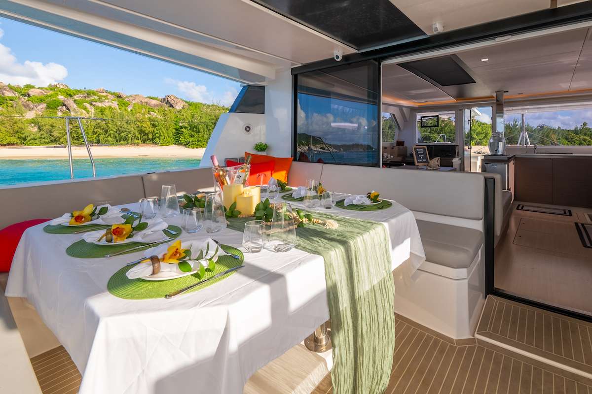 Crewed Sailing Catamaran REACH photo 7