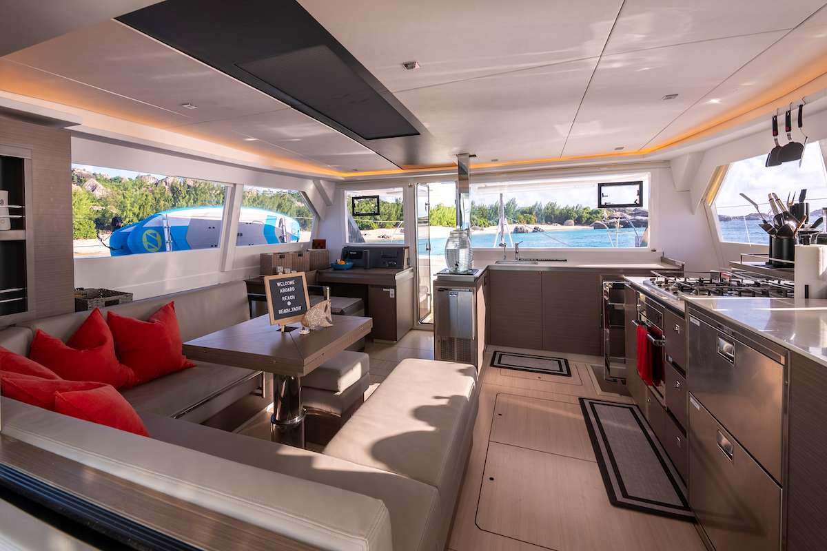 Crewed Sailing Catamaran REACH photo 8