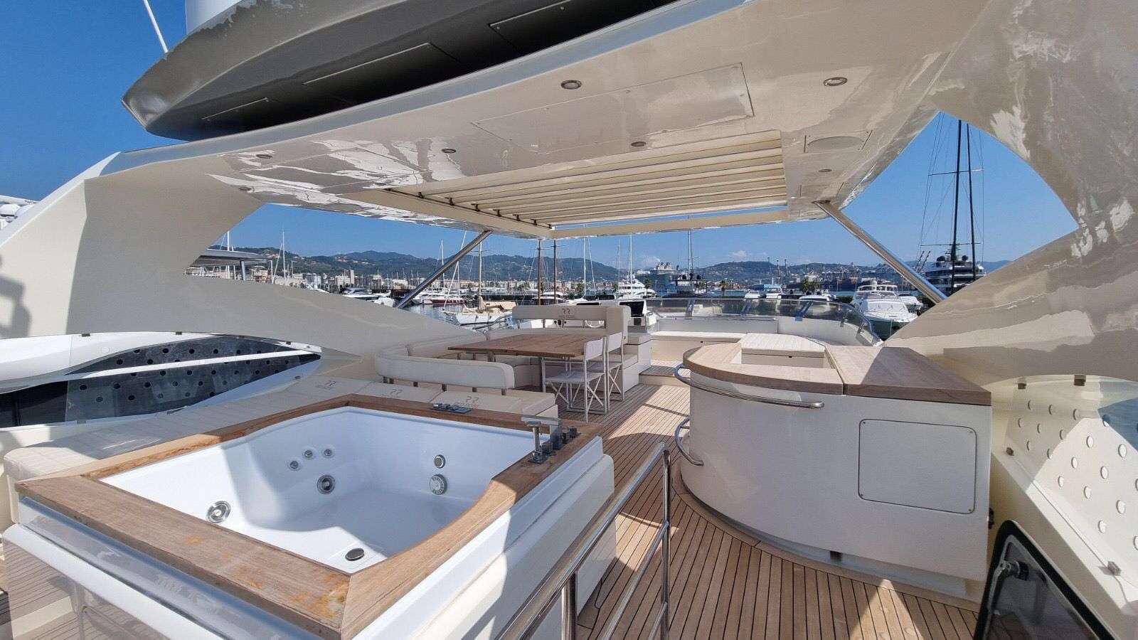 Crewed Motor Yacht RED ROSE photo 3