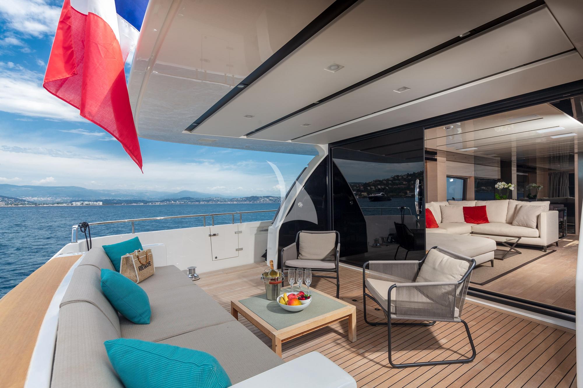 Luxury Crewed Motor Yacht REGINE OF CANNES photo 5