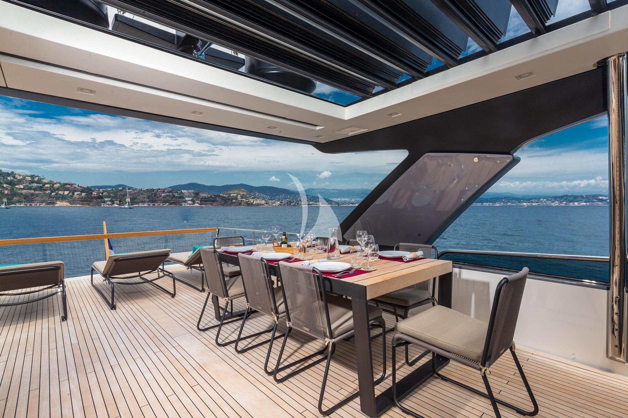 Luxury Crewed Motor Yacht REGINE OF CANNES photo 6