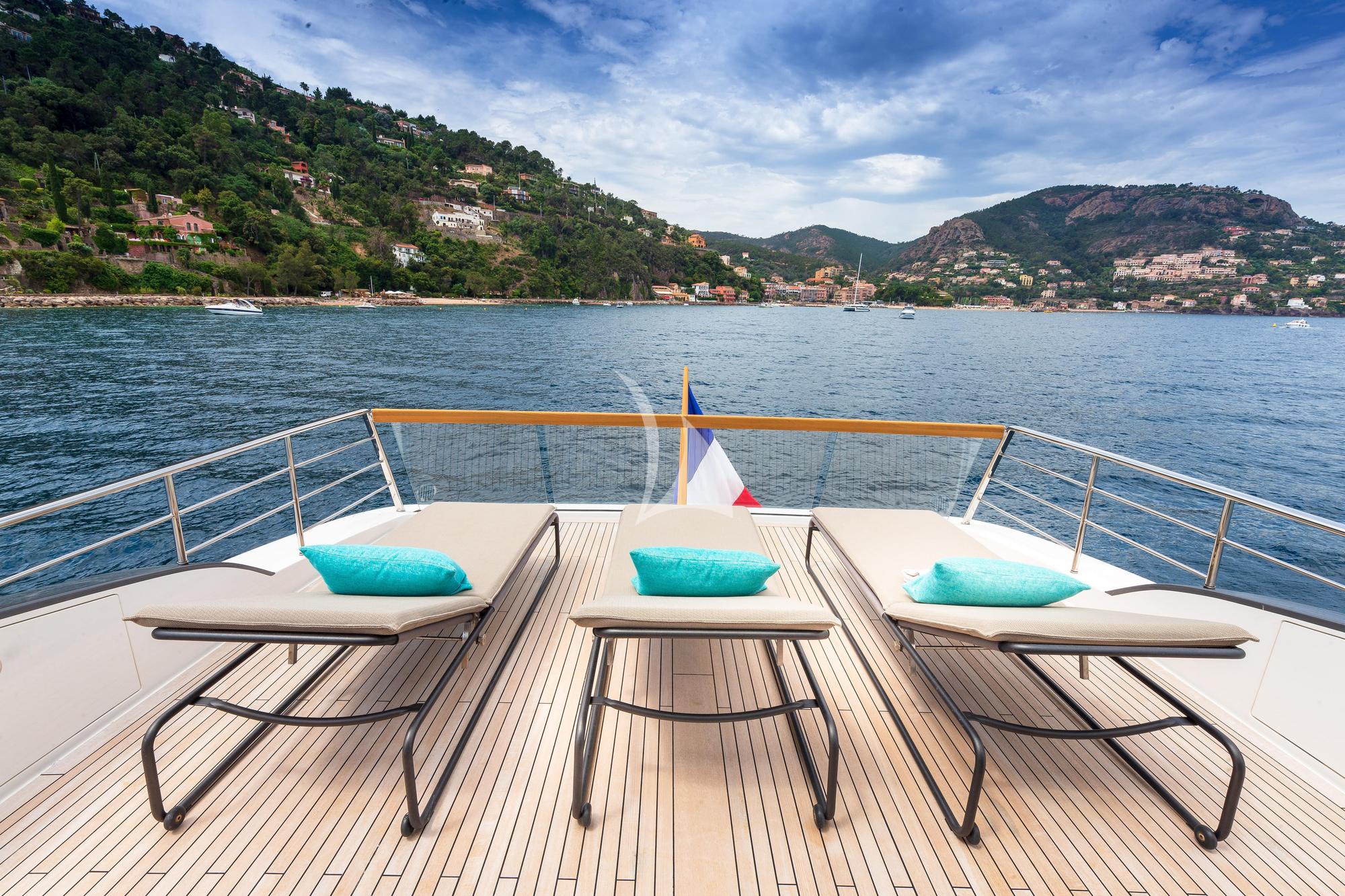 Luxury Crewed Motor Yacht REGINE OF CANNES photo 7