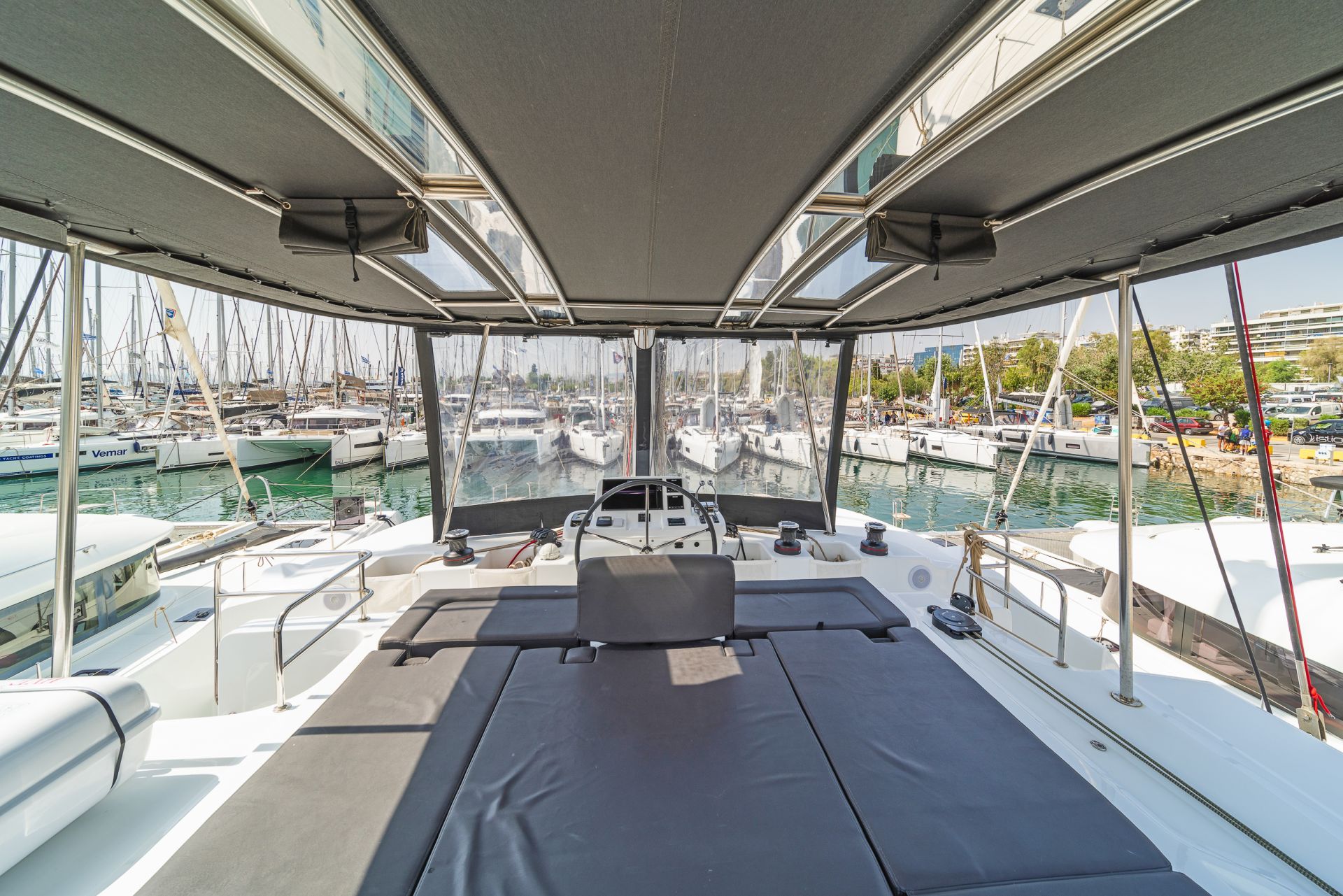 Bareboat Catamaran REINA photo 3