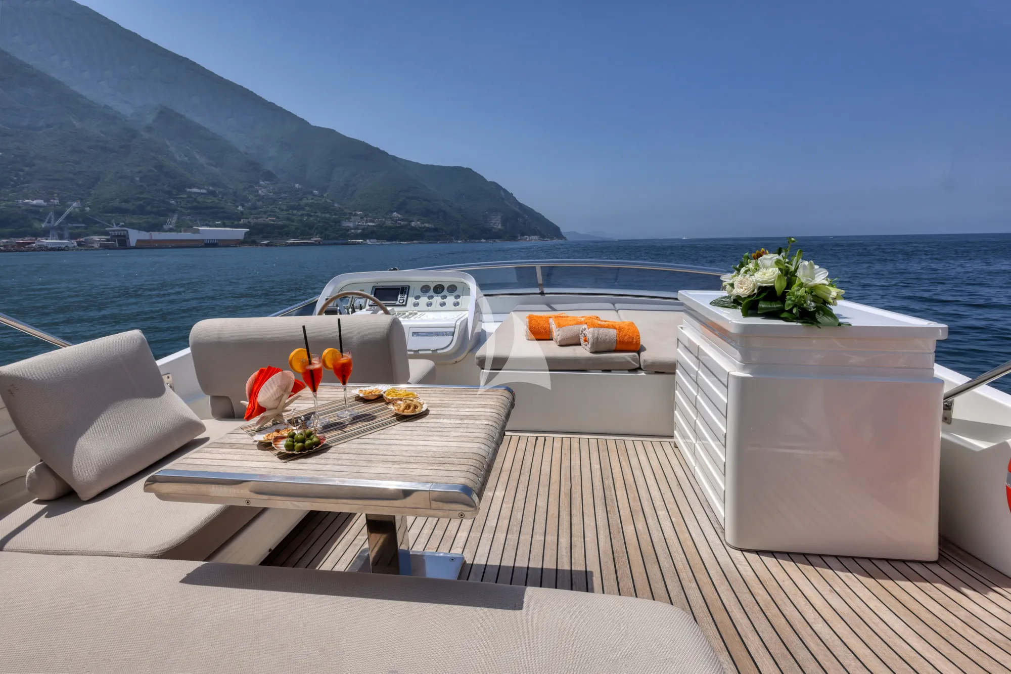 Crewed Motor Yacht RELAXBYWINSTON photo 7