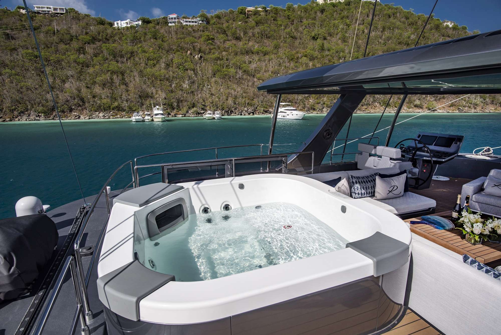 Luxury Crewed Catamaran RELENTLESS II 80 photo 6