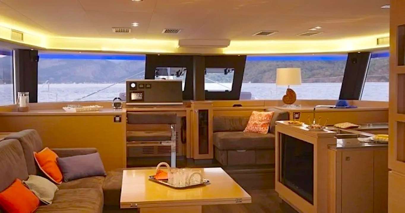 Crewed Catamaran REMEDY photo 7