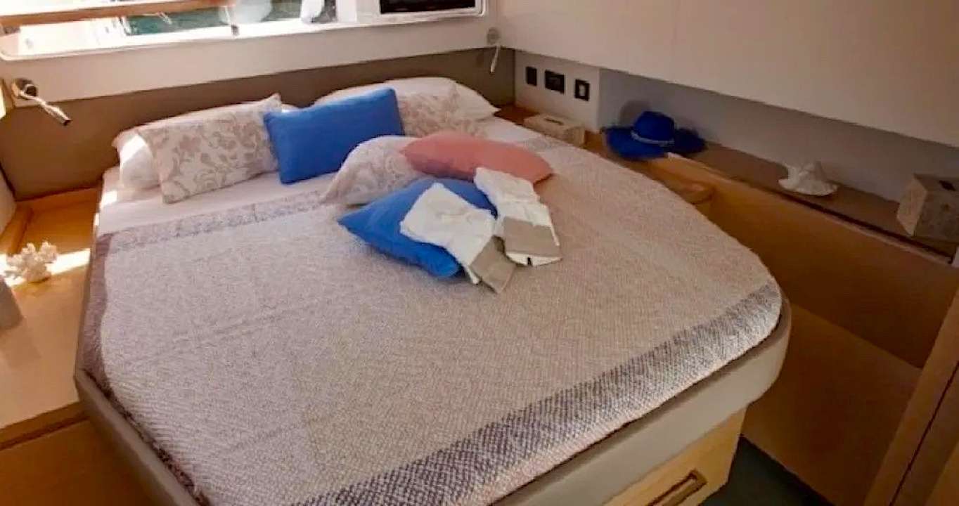 Crewed Catamaran REMEDY photo 8