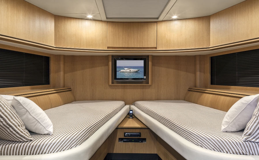Luxury Crewed Motor Yacht RENA photo 7