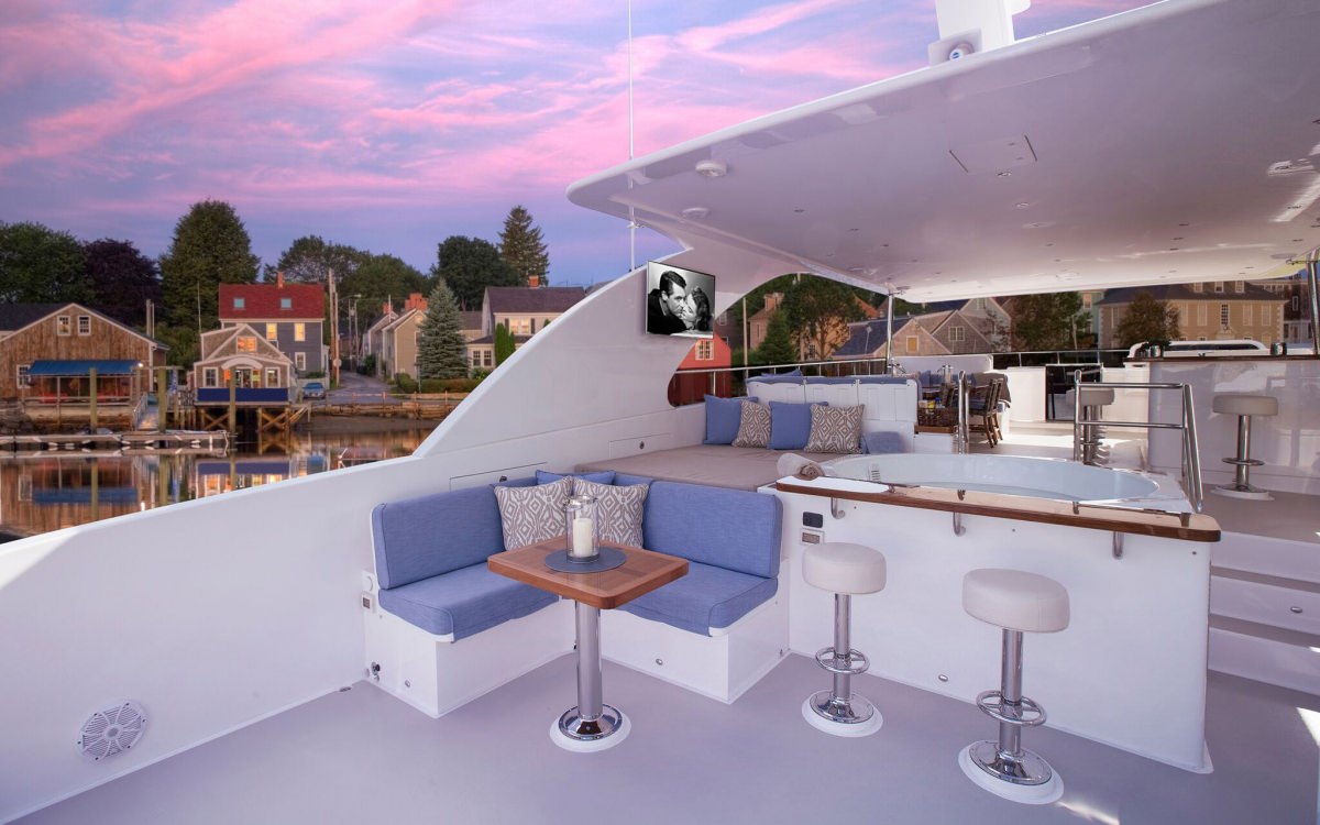 Luxury Crewed Motor Yacht RENAISSANCE photo 3