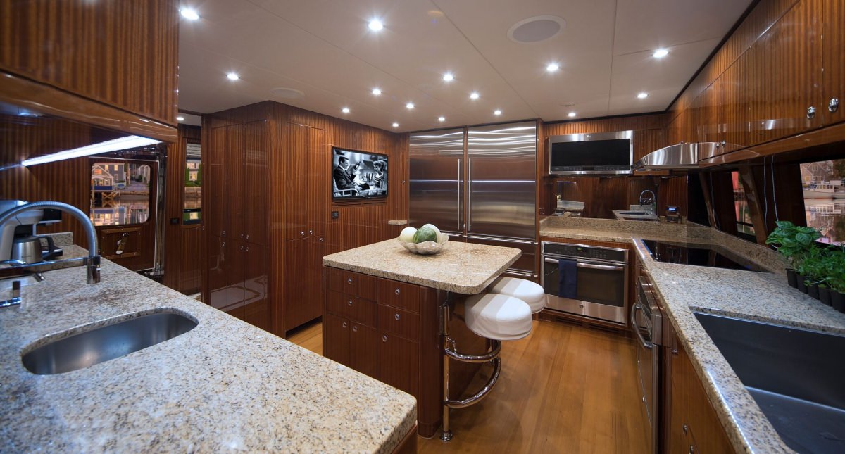 Luxury Crewed Motor Yacht RENAISSANCE photo 7