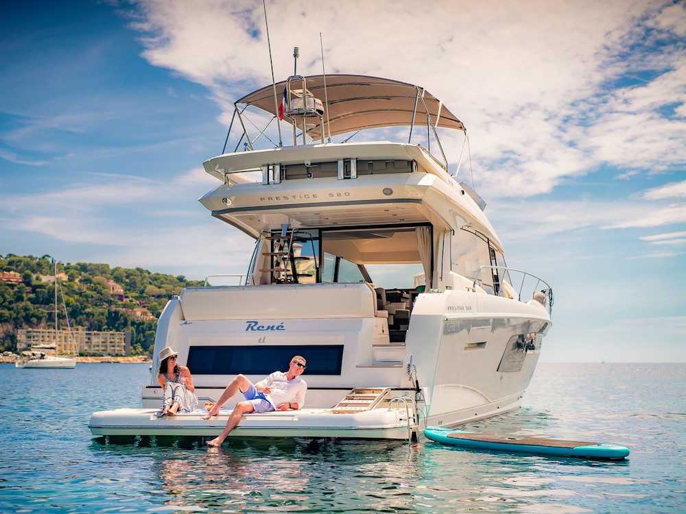 Crewed Motor Yacht RENE photo 6