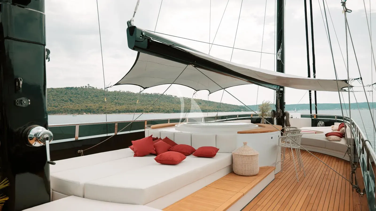 Luxury Crewed Sailing Yacht REPOSADO photo 8