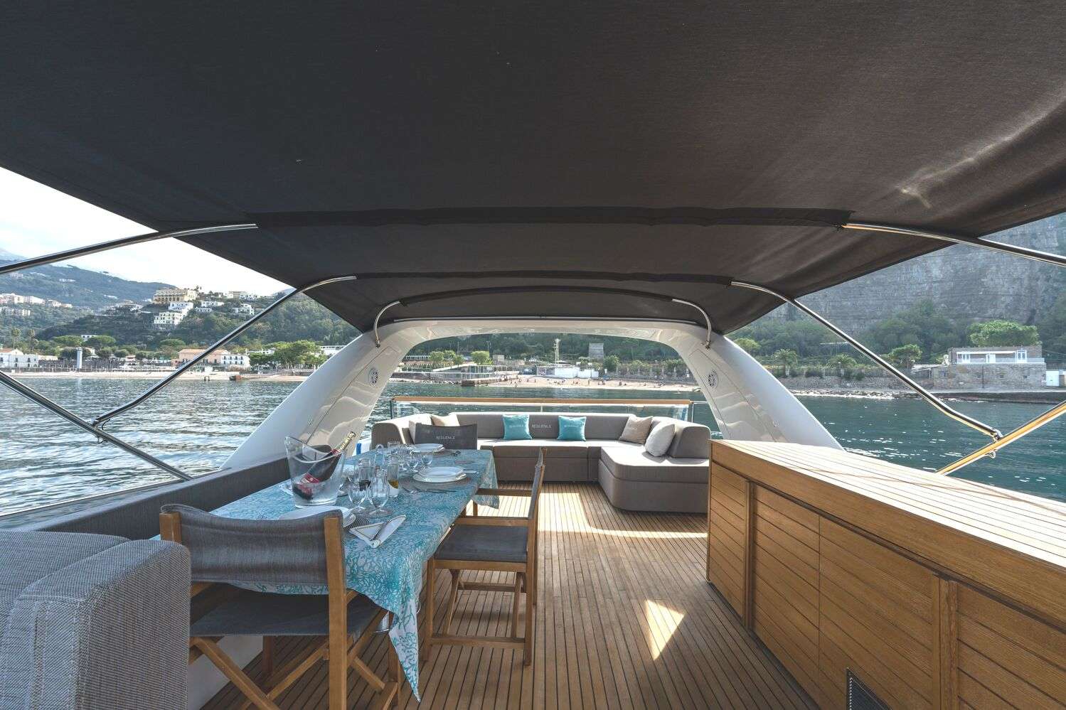 Crewed Motor Yacht RESILIENCE photo 6